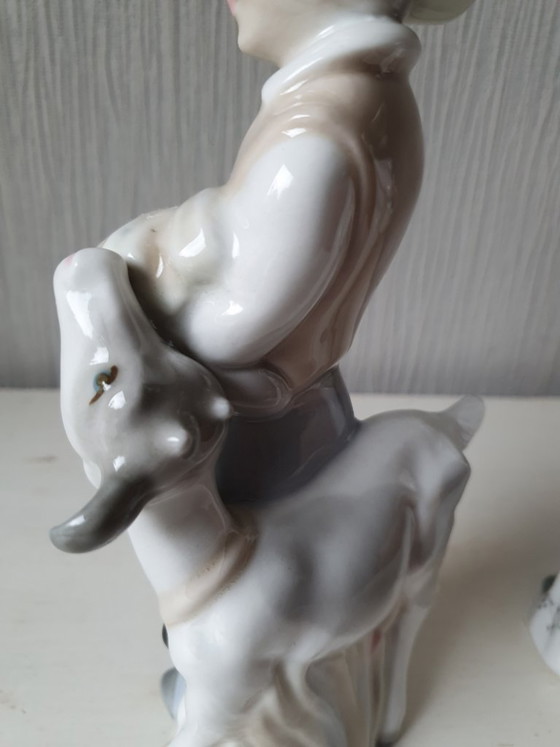 Image 1 of Figuritas de porcelana Tengra hechas a mano en Valencia.