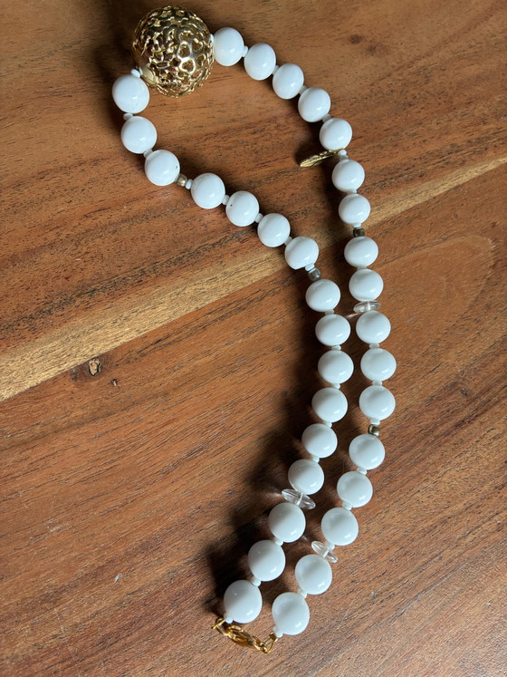 Nuova collana corta con perline vintage bianche e ornamento color oro, 42 cm. – EM HISTORY BEADS, Regali (photo 2 of 5)