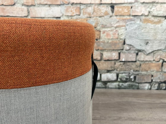 Satelliet Tempo Duo RND LS – Arancione | Satelliet Design – Poggiapiedi e pouf, Leather, Metal (photo 3 of 7)