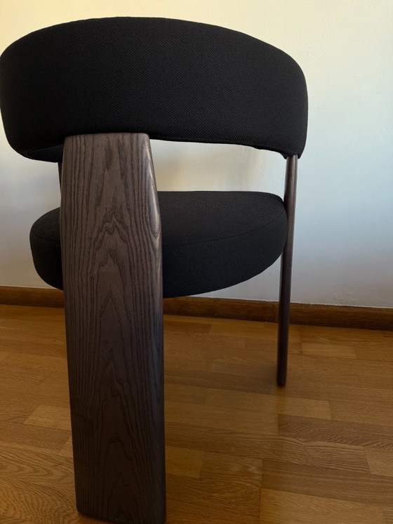 Image 1 of Andreu World 'Õru' stoel van Patricia Urquiola - Donker essenhout & stof (bekroond)