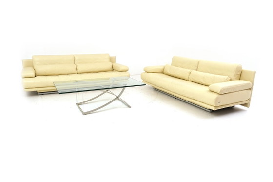 Image 1 of Set Rolf Benz composto da tavolino da caffè 6500, divano 1150 e 2 divani a tre posti in pelle beige.