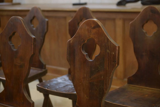 Lot de 8 chaises de monastère années 1950 – Chaises de salle à manger, Bois, Vintage (photo 8 of 11)
