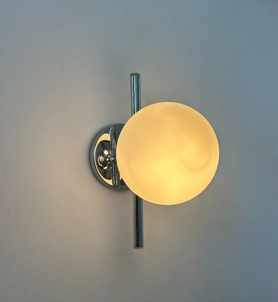 Image 1 of Coppia di applique vintage in cromo e opalina, Francia 1970