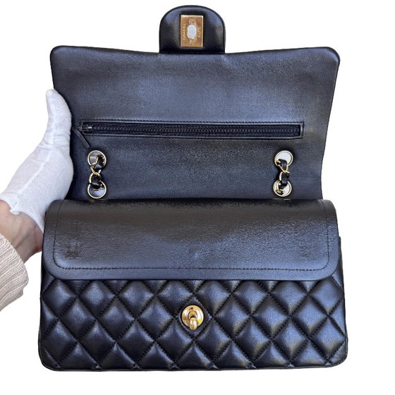 Chanel Classic Flap medium – Crossbody bags, Lambskin (photo 11 of 17)