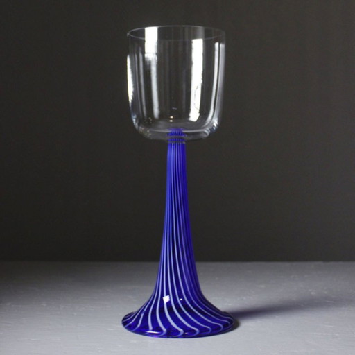 Gran copa con pie de filigrana azul atribuida a Cristallerie de Saint Louis