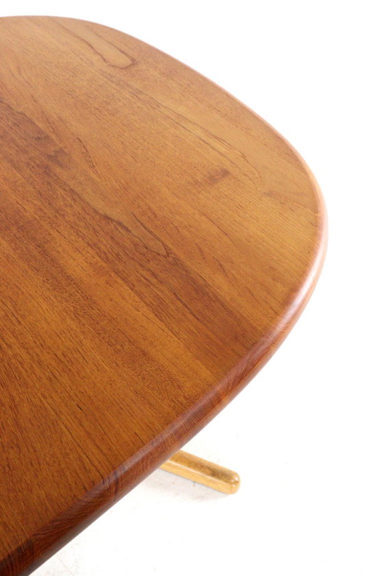 Image 1 of Glostrup oval 2x extendable dining table Danish design