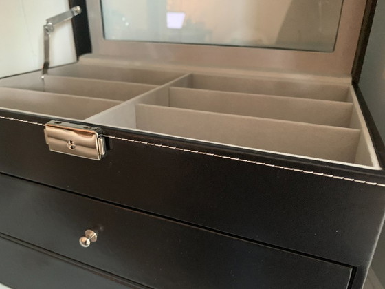 Image 1 of Lederen Horlogekist t.b.v. van 18 dwarsliggende horloges