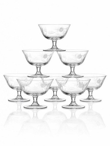 8 Coupes à champagne cristal gravé à la roue décor végétal, Bohême, début XXe