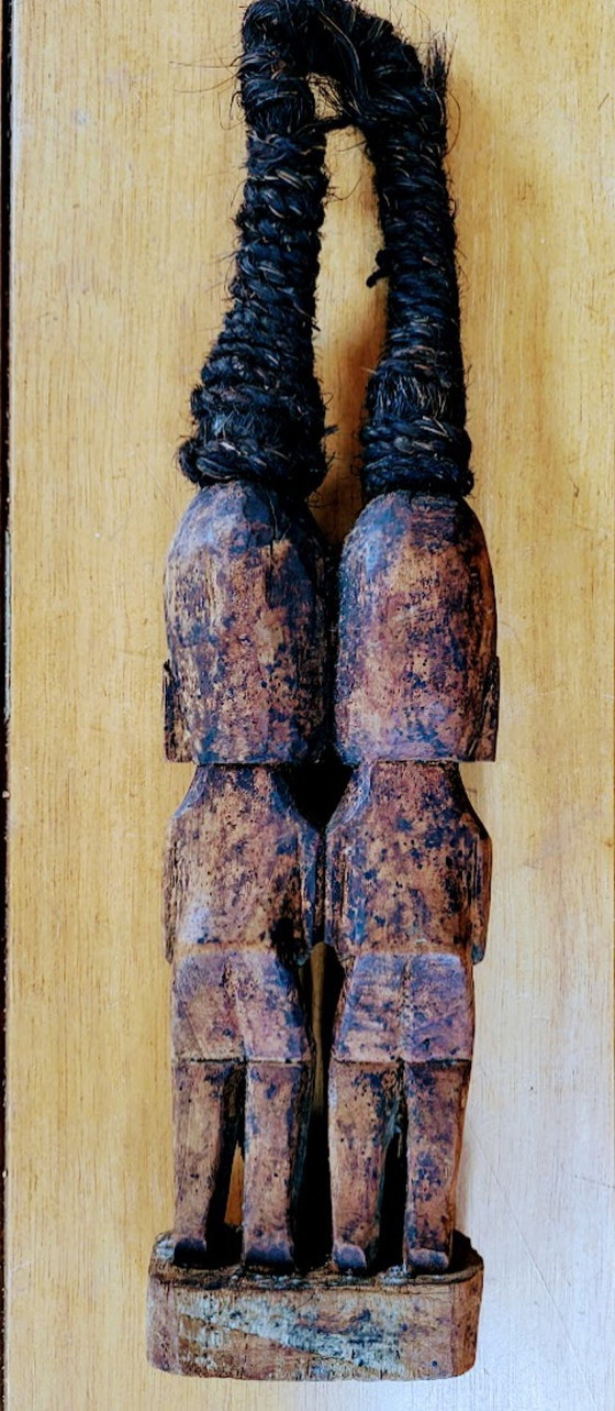 Image 1 of Statua in legno d'epoca raffigurante una coppia BATAK in Indonesia.