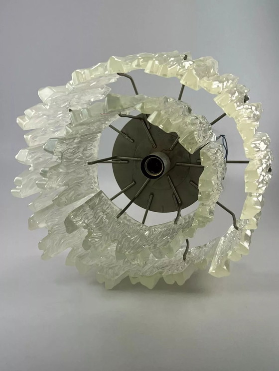 Image 1 of Lampadario anni '60 e '70, lampada da soffitto, lampadario in plastica, era spaziale