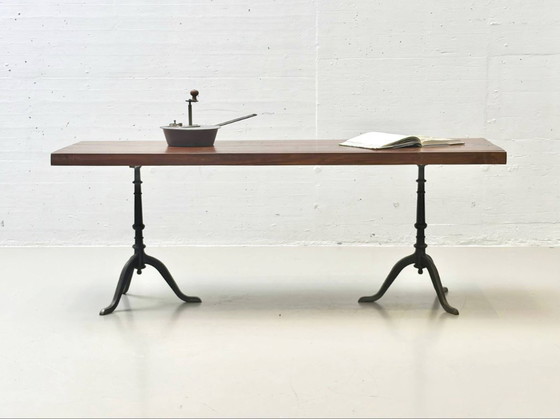 Image 1 of Tavolo in castagno con gambe in ghisa Horgen Glarus, anni '20-'40