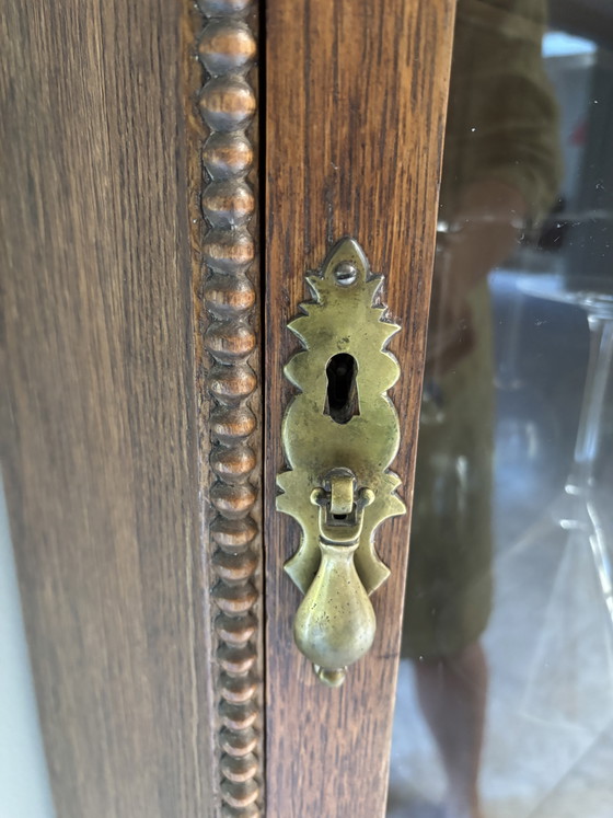 Antiker Eckvitrine aus Eiche von Denby & Spinks Leeds – Glass, Wood (photo 5 of 6)