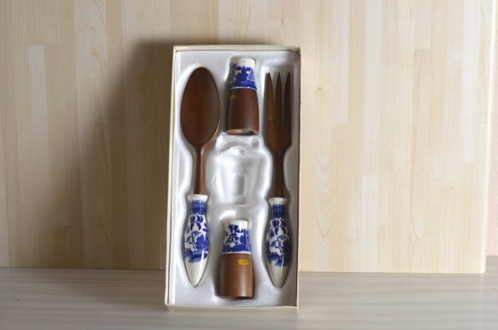 Image 1 of Utensilios de servir asiáticos de madera y porcelana / pimentero y sal