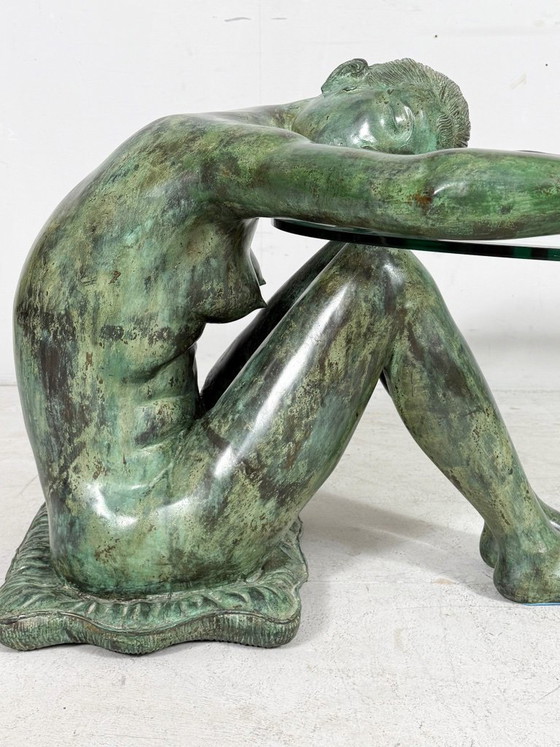 Image 1 of Mesa auxiliar/de centro escultórica con escultura de una mujer desnuda, bronce, Francia, década de 1980.