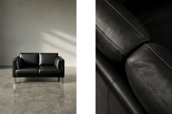 Vintage Deense tweezitsbank van zwart leer uit het midden van de 20e eeuw, Deens modern design, jaren 70 (photo 2 of 24)