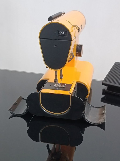 Machine a coudre design Omnia Special ZZ par Manufrance 1970s
