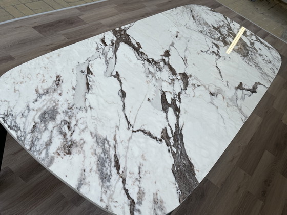 Image 1 of Table de salle à manger Leolux Tico NEUVE