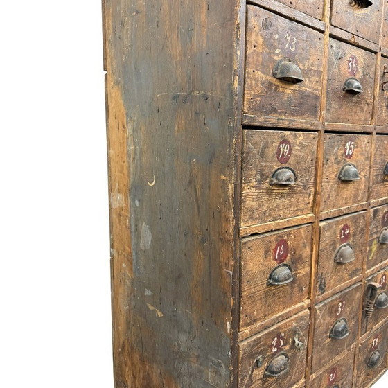 Image 1 of Gran cómoda antigua – mueble industrial con 48 cajones