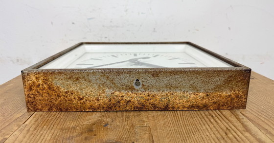Image 1 of Grijze roestige industriële vierkante wandklok van Pragotron, jaren 70