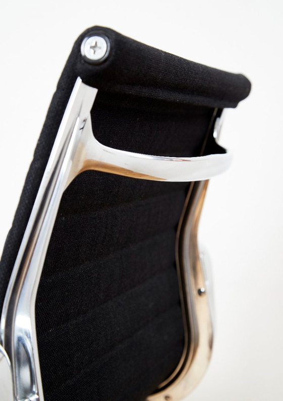 Image 1 of Silla giratoria EA 108 de Charles & Ray Eames para Herman Miller