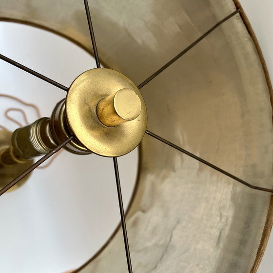 Image 1 of Grande lampada da tavolo classica in ottone con paralume nero – Metà secolo / classicamente elegante