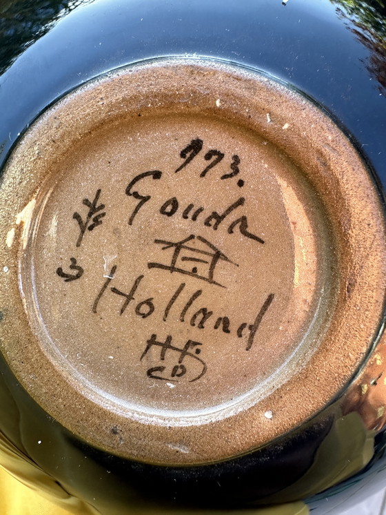 Image 1 of Plateel Gouda vaas zuid Holland 1920 floraal decor