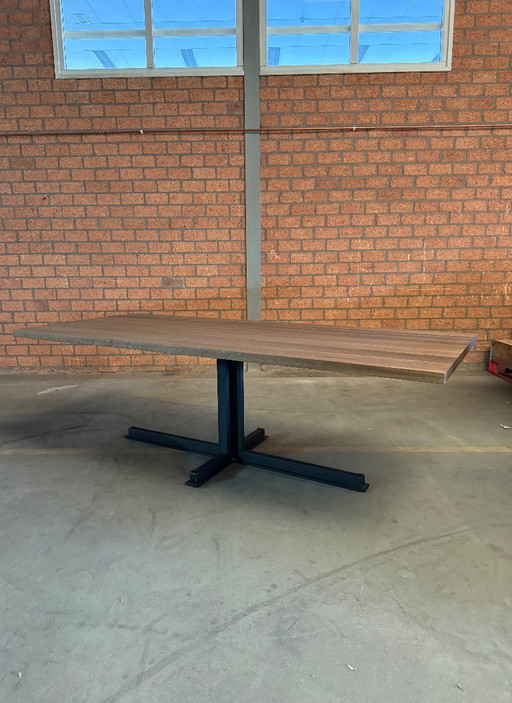 Qliv Cross dining table 240X100cm