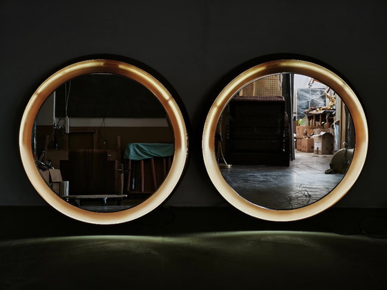 Pair of Italian Space Age Illuminated Round Mirrors, 1970s – Glass, Plastic (photo 8 of 9)