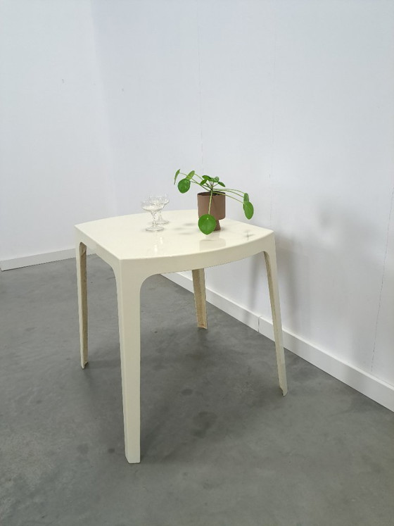Image 1 of Vintage gebroken wit kunststof tuintafel eettafel