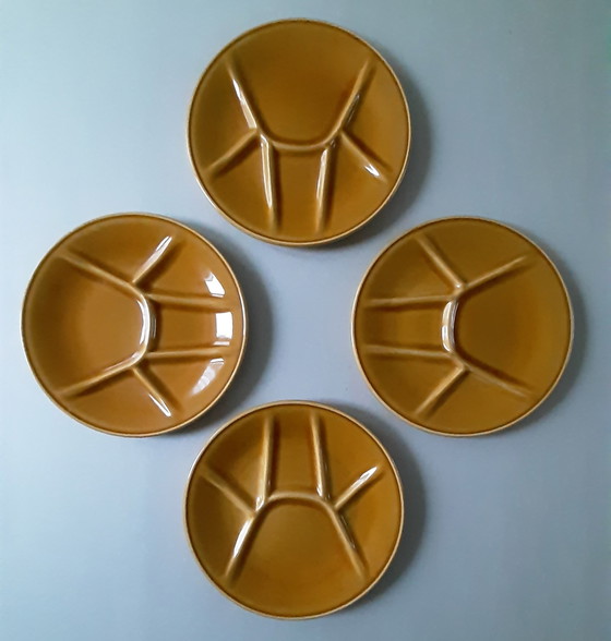 Image 1 of Borden Boch jaren'60 honingkleur