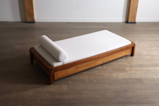 Image 1 of Pierre Chapo L03 Dagbed in massief iepenhout, Frankrijk jaren 60