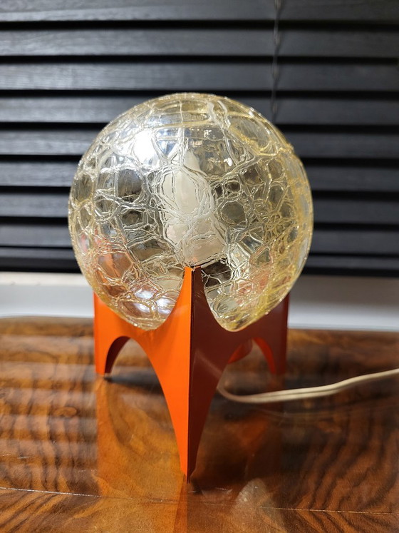 Lampada da tavolo con base arancione e paralume a globo in vetro, Lampade da tavolo, Metallo (foto 6 di 8)
