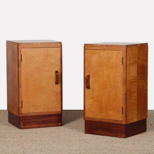 Paire de tables de chevet en érable et noyer, travail anglais, 1930