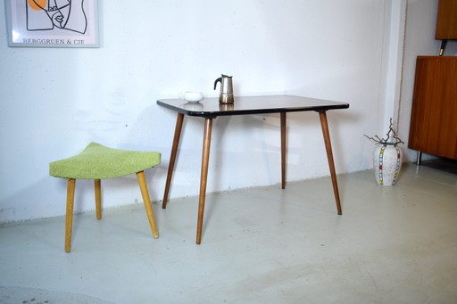 Salontafel, keukentafel of bijzettafel in mid-century stijl uit de jaren 50.