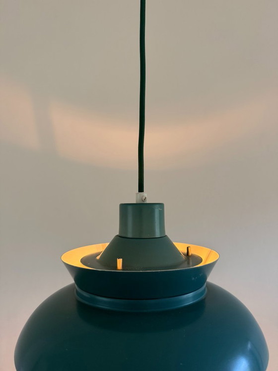 Suspension danoise vintage multicouche - petite lampe verte, Danish design, Aluminium (photo 3 sur 7)