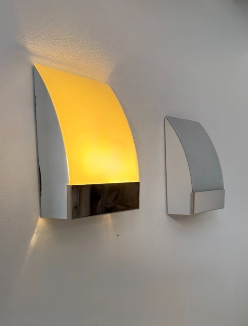 Coppia di applique vintage, metallo cromato e vetro satinato, Francia, 1980