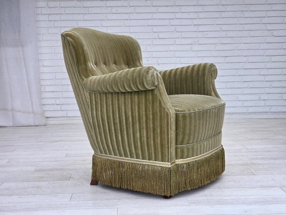 Image 1 of Dänischer Sessel aus den 1960er Jahren, originaler gestreifter Möbelveloursbezug, Beine aus Buchenholz.