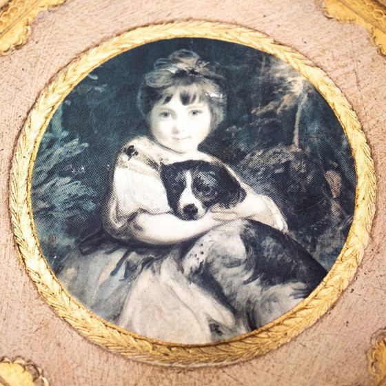 Image 1 of Cornice ottagonale fiorentina d'epoca con stampa raffigurante Miss Jane Bowles e il suo cane, opera di Joshua Reynolds.