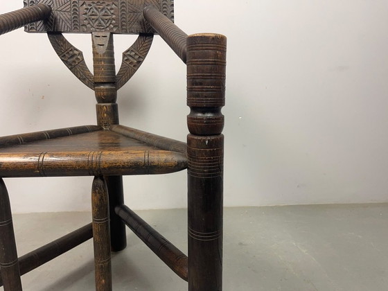 Zeldzame Ethiopische Gurage Hoofdmanstoel, handgesneden hardhout, ca. jaren 30. – Eetkamerstoelen, Wood (photo 3 of 17)