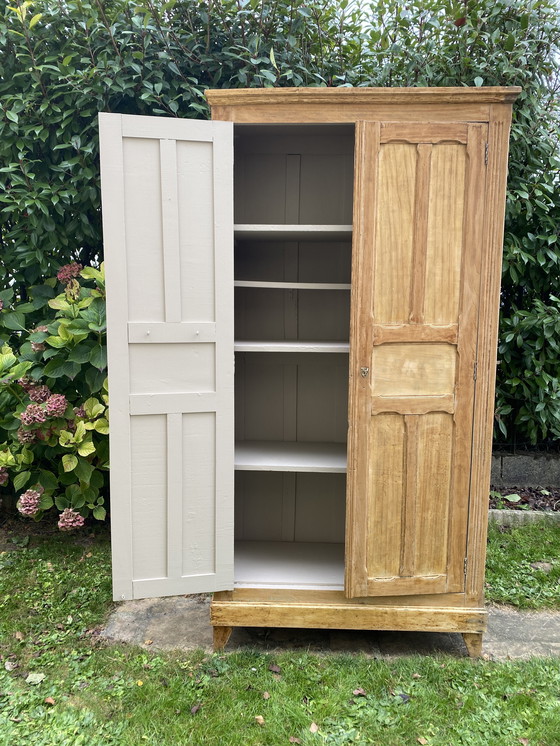 Image 1 of Armadio parigino in legno massello