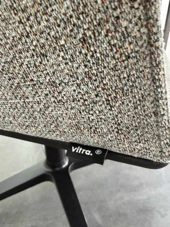 Image 1 of 12 poltrone Vitra Soft Shell