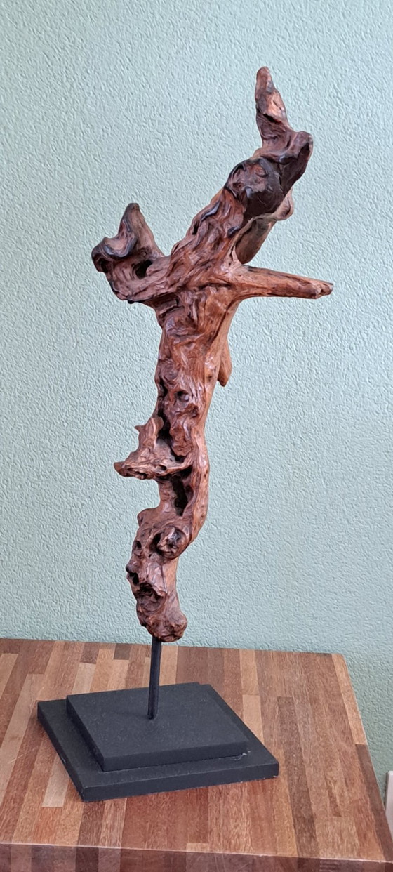 Hermosa escultura de madera de raíz sobre una base. – Objetos decorativos, Wood (photo 5 of 10)