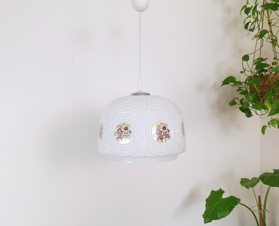 Image 1 of Lampe pendante vintage en verre opalin, lustre Mid Century Sijaj Hrastnik avec abat-jour en verre opalin