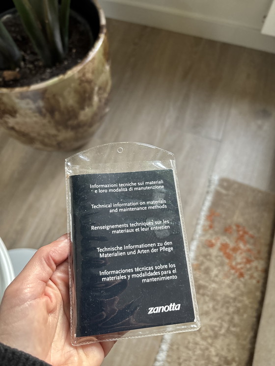 Image 1 of Zanotta Beistelltisch