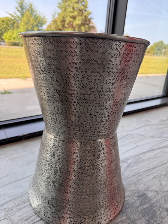 Image 1 of Nic Duysen, 2x gehamerde ijzeren krukken 