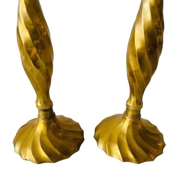 Image 1 of Set di candelieri di metà secolo in ottone tornito swirl 1950