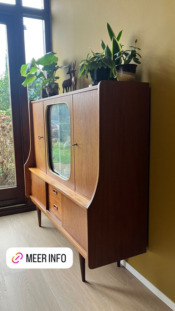 Image 1 of Armoire haute vintage des années 60