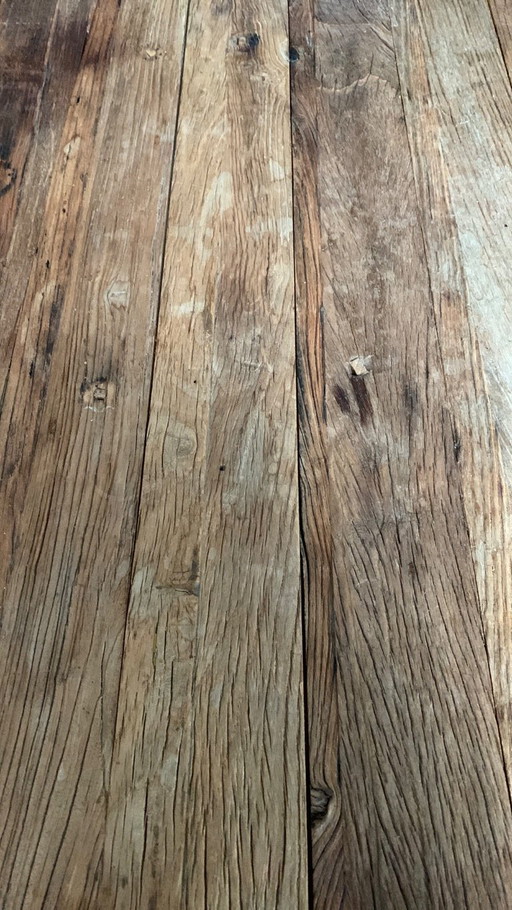 Loods5 railway sleeper table with steel base