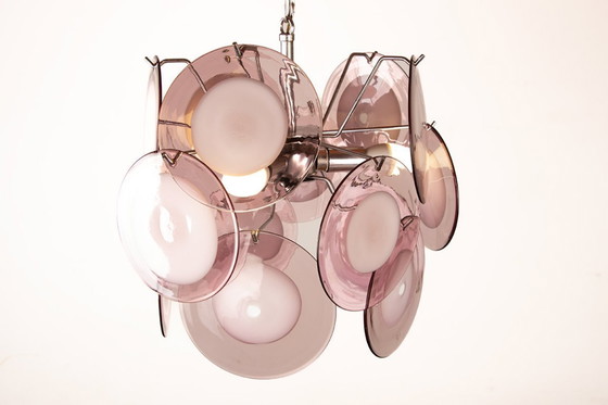 Image 1 of Lampadario “Space Age” composto da 15 pendenti in vetro di Murano rosa e bianco, modello “Disc” di Gino Vistosi 1970.