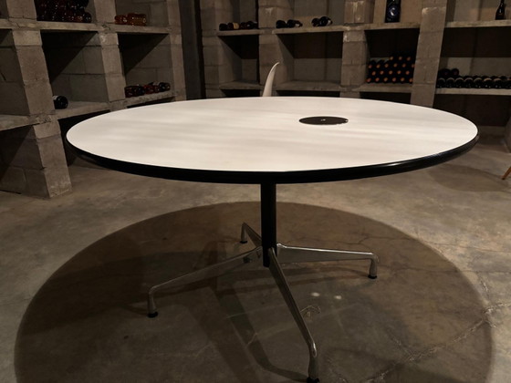 Image 1 of Table de réunion blanche originale Charles Eames Vitra